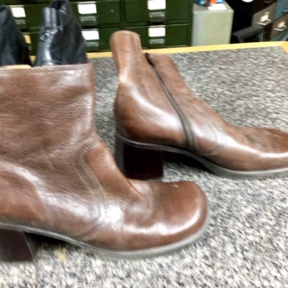 Leather brown ankle boot - Picture 2 of 6